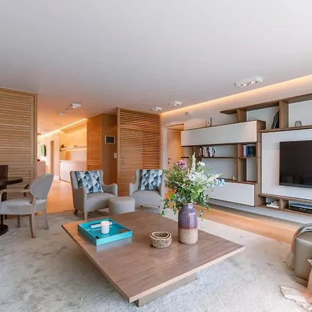 Apartment Spacious And Modern For 8 Persons With Parking In