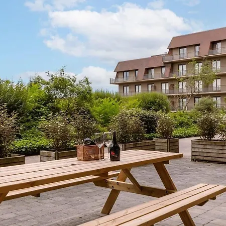 Spacious And Modern For 8 Persons With Parking In Apartment Koksijde