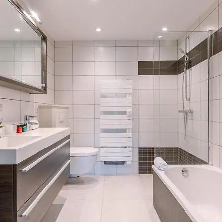 Spacious And Modern For 8 Persons With Parking In Koksijde