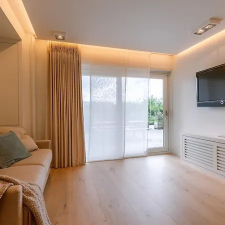 Spacious And Modern For 8 Persons With Parking In Apartment