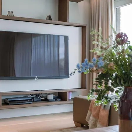 Spacious And Modern For 8 Persons With Parking In Apartment *